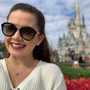 Meet your Posher, Priscilla